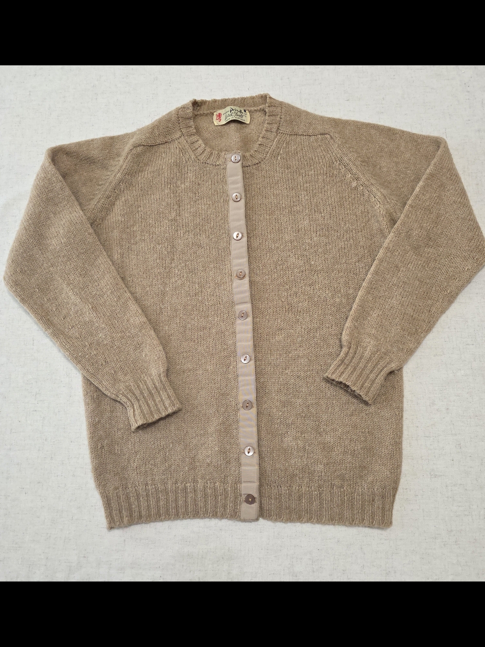 Vintage Pringle of Scotland Tan Cardigan 100% New Wool Shetland Size 40 Large - Picture 6 of 8